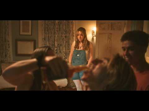 😮 Is it real affection or a trap of her mind? A chilling look at trauma and passion in this FILM HD